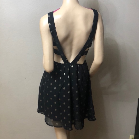 SEXY BLACK AND GOLD OPEN BACK MINI DRESS - Picture 4 of 5